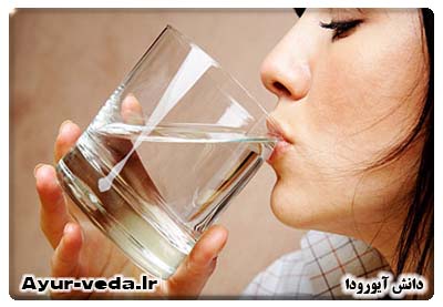 6 علامت كم نوشيدن آب
